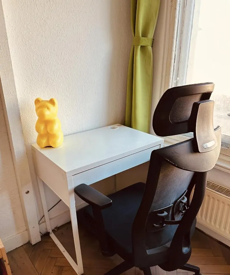 Bright Room In Pberg - Foosball - Homeoffice Berlin Allemagne